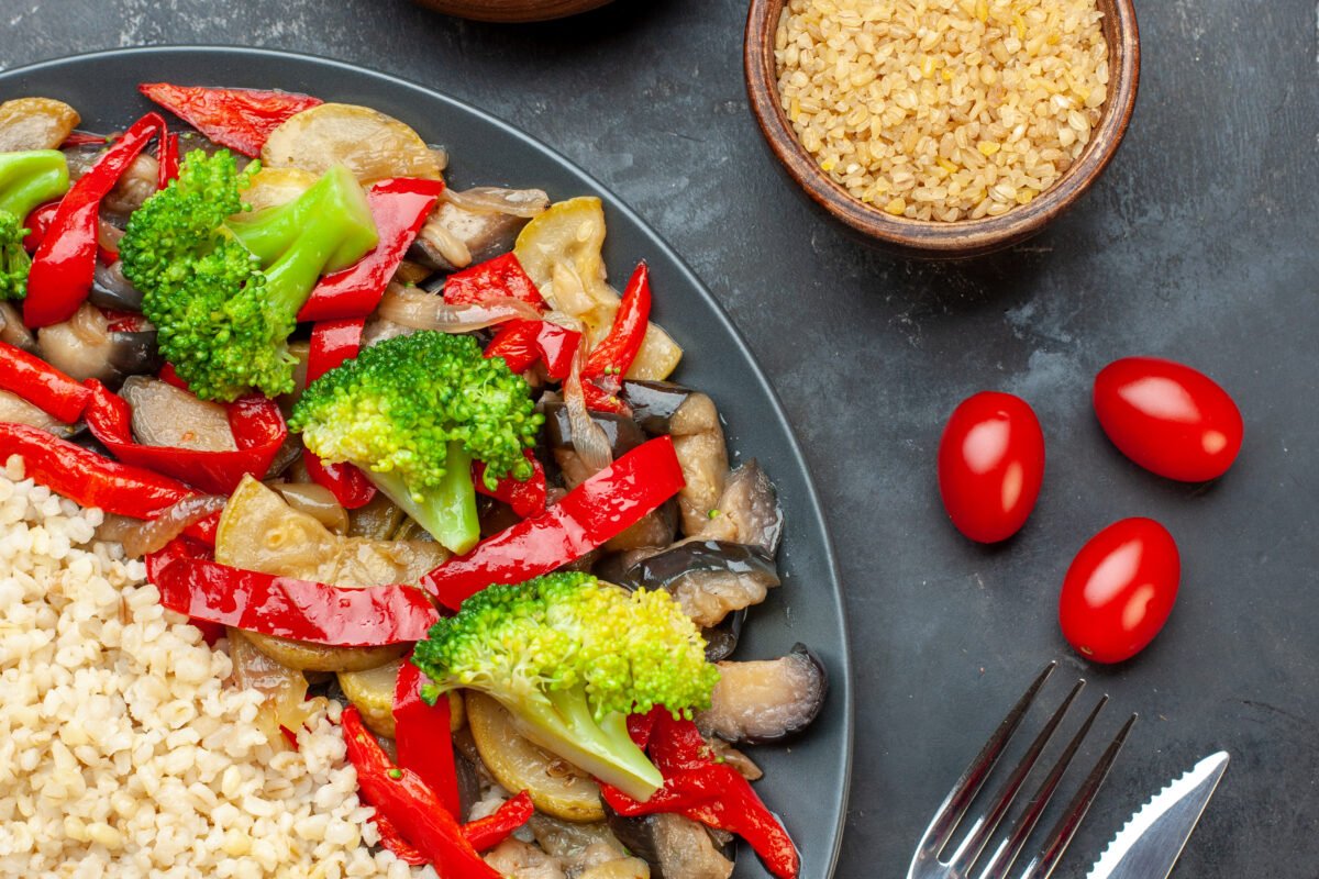 Beef stir fry with bell peppers and brown rice