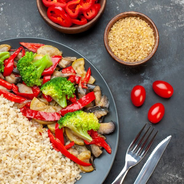 Beef stir fry with bell peppers and brown rice